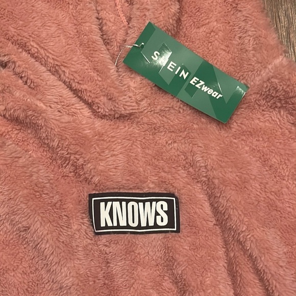 NWT! 1X Pink Women’s Hooded Sweater - Picture 4 of 7